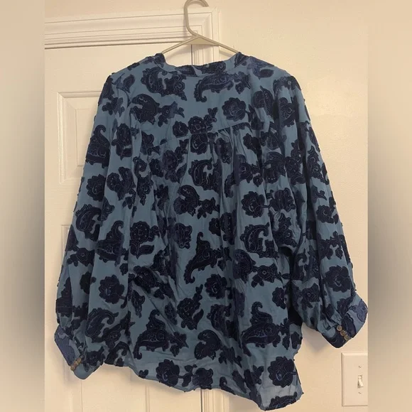 Anthropologie/Pilcro Bell sleeve buttoned top - Picture 5 of 6